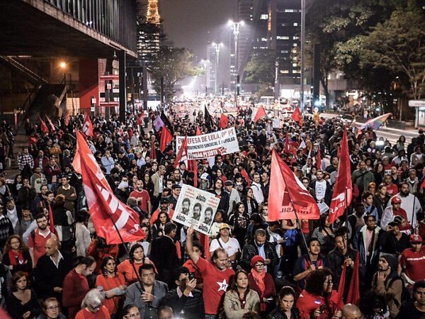 IR ÀS RUAS DEFENDER A DEMOCRACIA E A SOBERANIA POPULAR